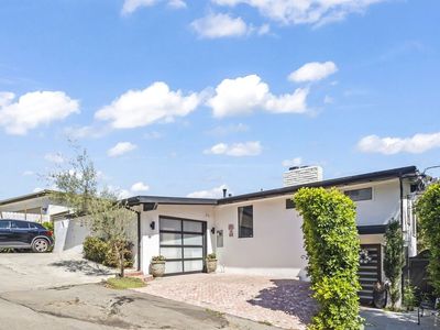 6335 Grape Pl, Los Angeles, CA, 90068