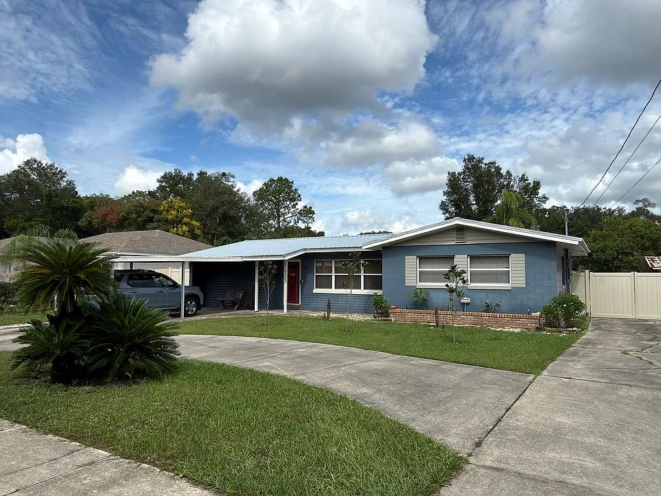 903 E Rich Ave