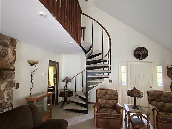 3rd image of 535 N Southgate Dr
