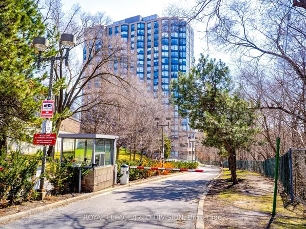 3 Hickory Tree Rd #505, Toronto, ON M9N 3W5