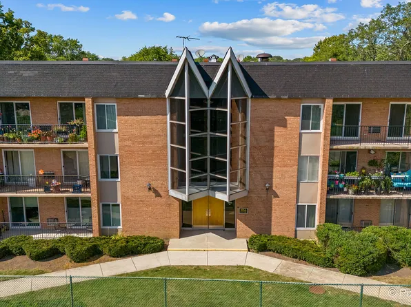 1056 N Mill St APT 304, Naperville, IL 60563