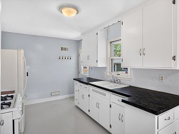 3rd image of 6009 13th Ave S