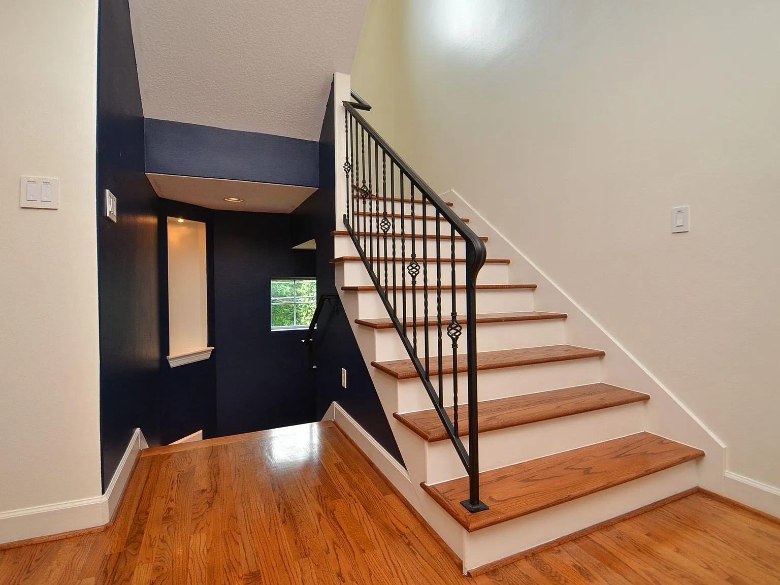 3 bed, 3.5 bath, 2292 sqft, $3,000 — Photo 4