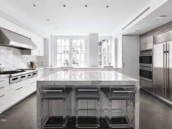 5th image of 130 E 67th St #3DG