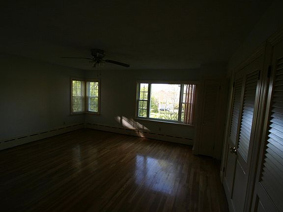 5th image of 216 Lowell St #1