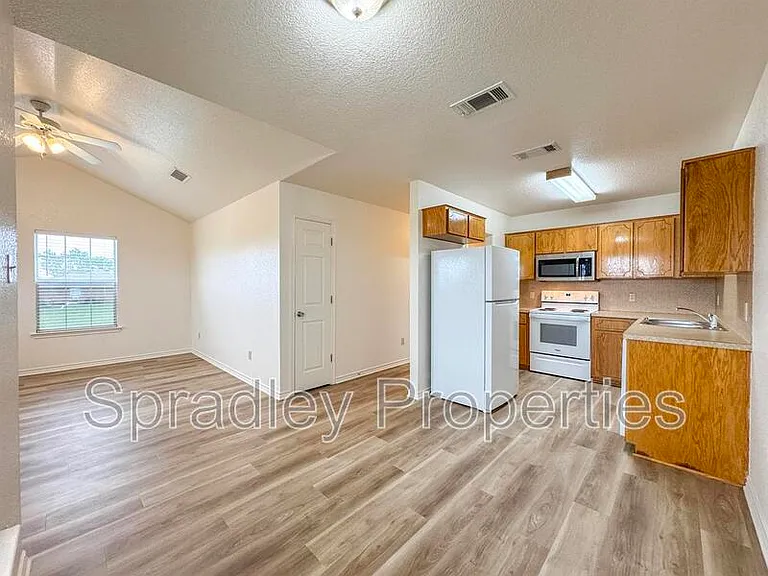 115 Lacey Lou Ln — Photo 5