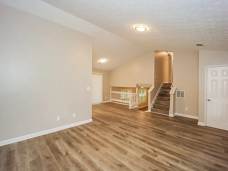 233 Northbridge Dr — Photo 5