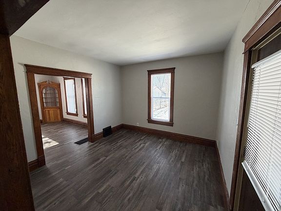 3rd image of 405 Rock St