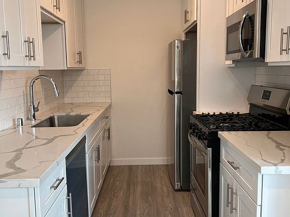 3rd image of 14317 Haynes St APT 1