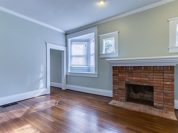 5th image of 4936 Worth St #A
