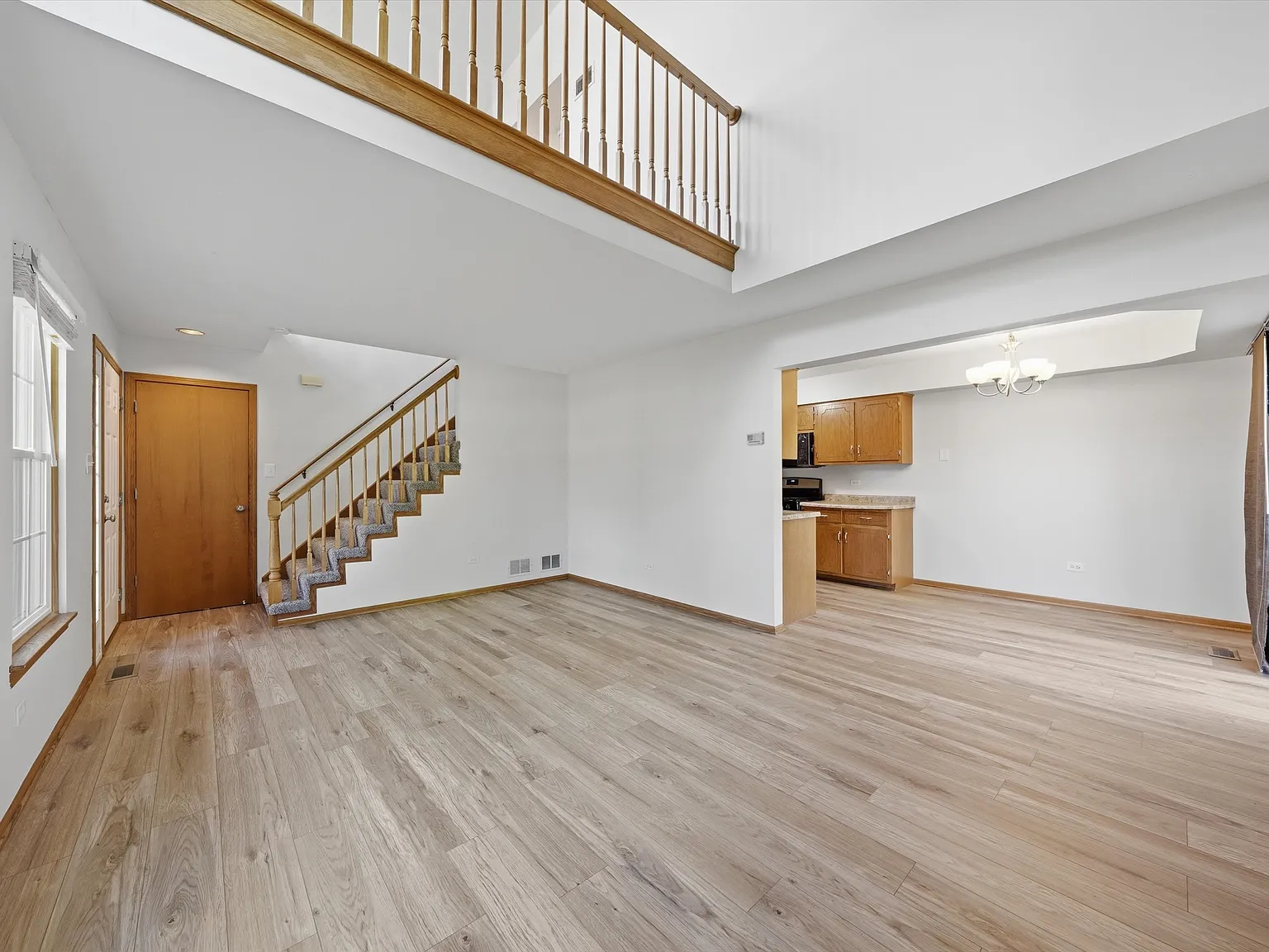 2 bed, 1.5 bath, 1900 sqft, $2,800 — Photo 3