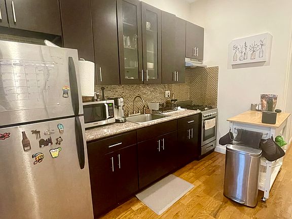 5th image of 1368 Pacific St #B