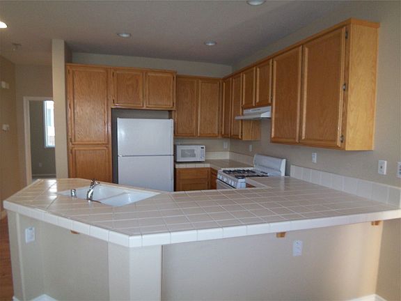 5th image of 3174 Maui St