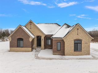 1 Pinery Ct, Lake Orion, MI 48362