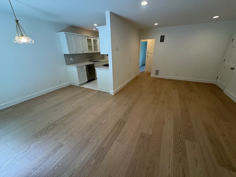 Primrose Ave — Photo 29