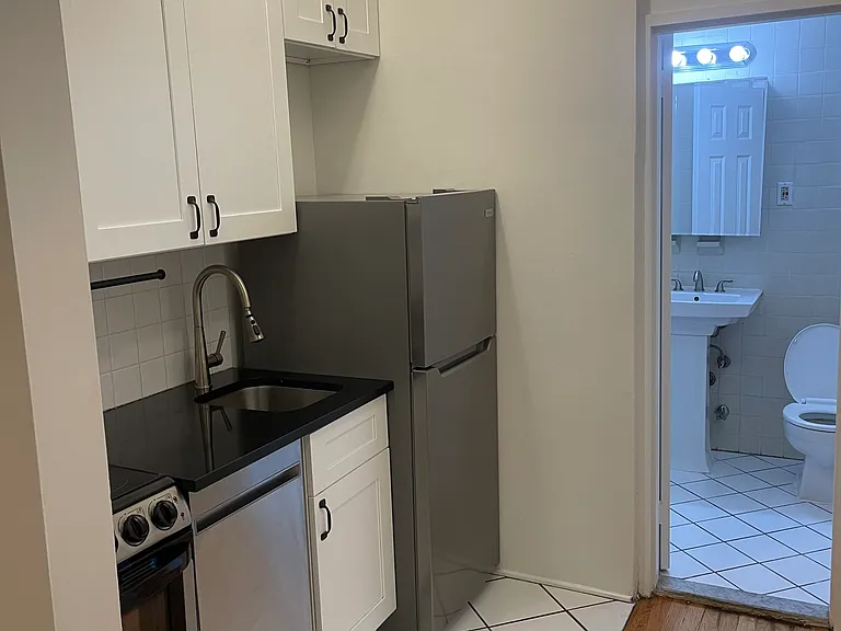 234 E 83rd St #1B — Photo 3