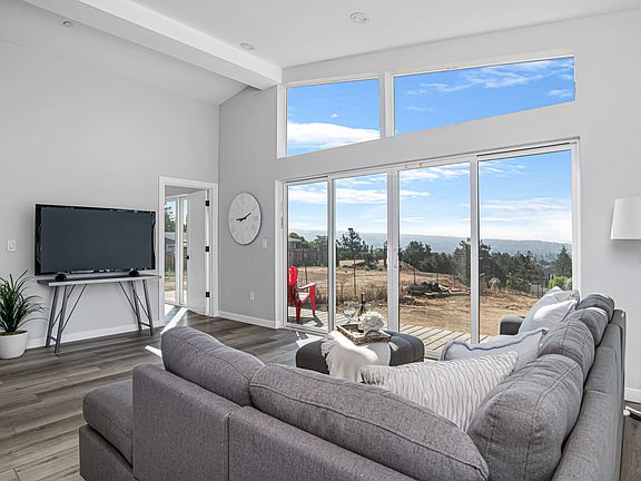 16 ft tall ceiling, smart home features