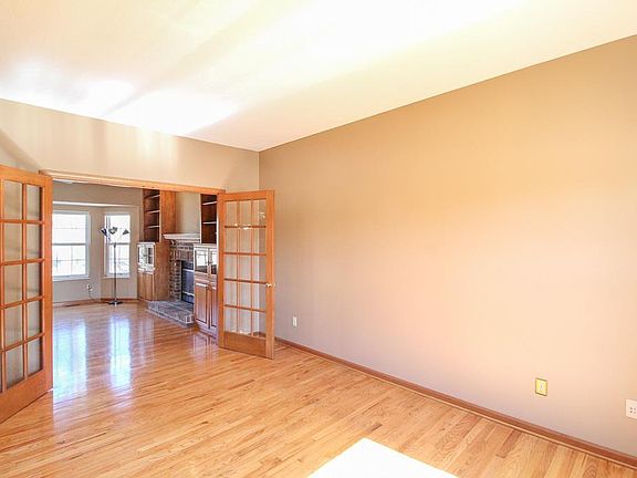 5th image of 491 Chancellor Dr