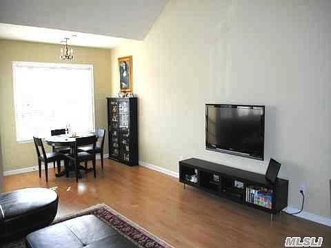 5th image of 8 Wexford Ln