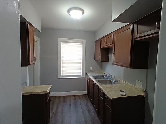 5th image of 18830 Hull Ave