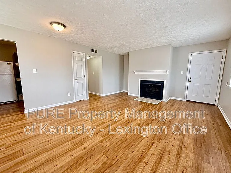 3772 Camelot Dr #4 — Photo 4