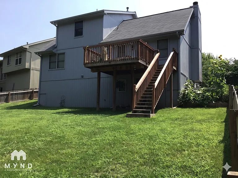 1126 Blue Bird Ln — Photo 3