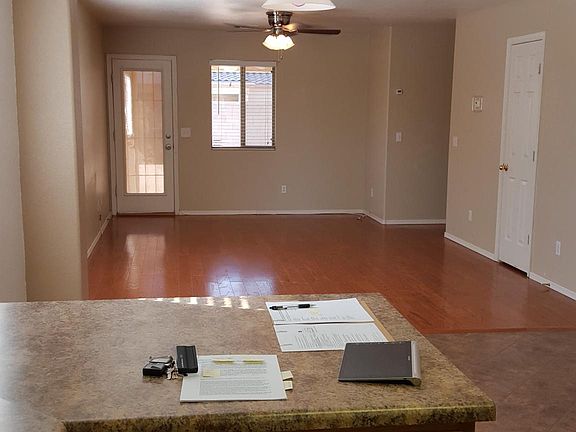 2nd image of 827 W Saguaro St