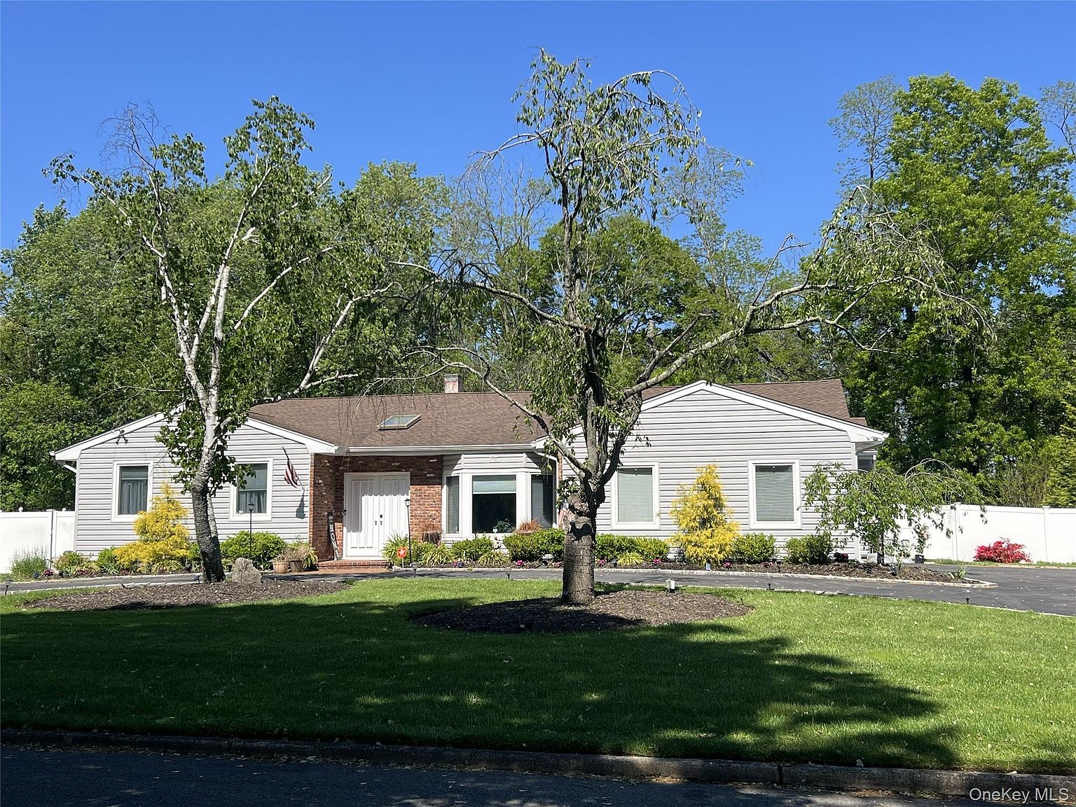 10 Bonaire Drive, Dix Hills, NY 11746 | Zillow
