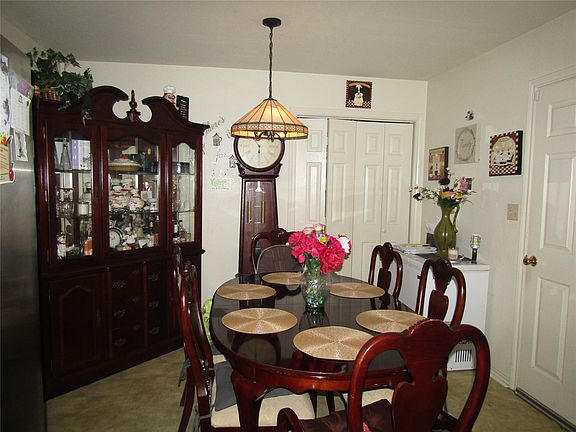 4th image of 109 E Drane Ave
