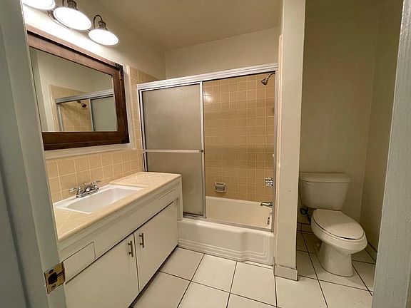 4th image of 421 Avenue G APT D
