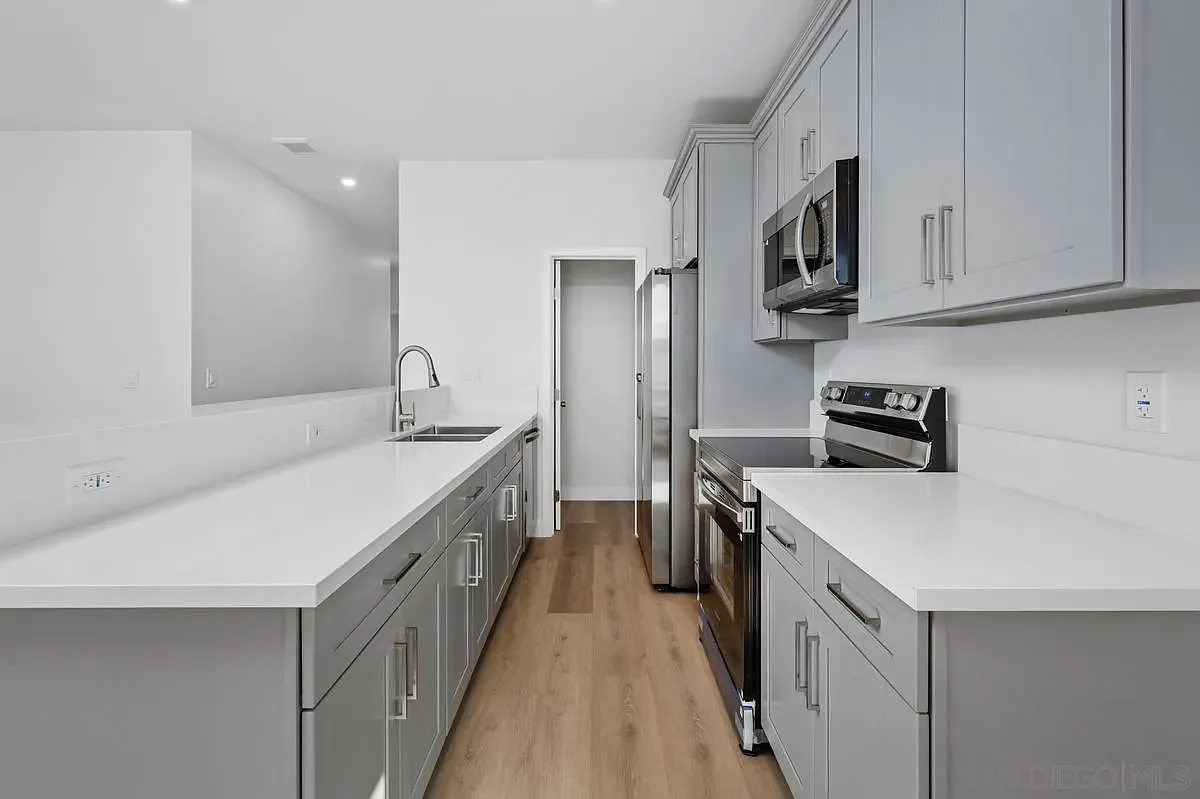 3 bed, 2.0 bath, 1200 sqft, $3,700 — Photo 1