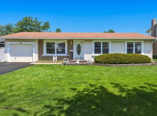 356 Banbury Ave, Elk Grove Village, IL 60007