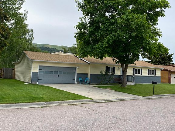 2nd image of 10520 Lakewood Pl