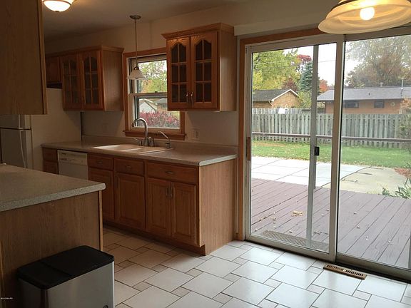 4th image of 1030 Lausman Dr
