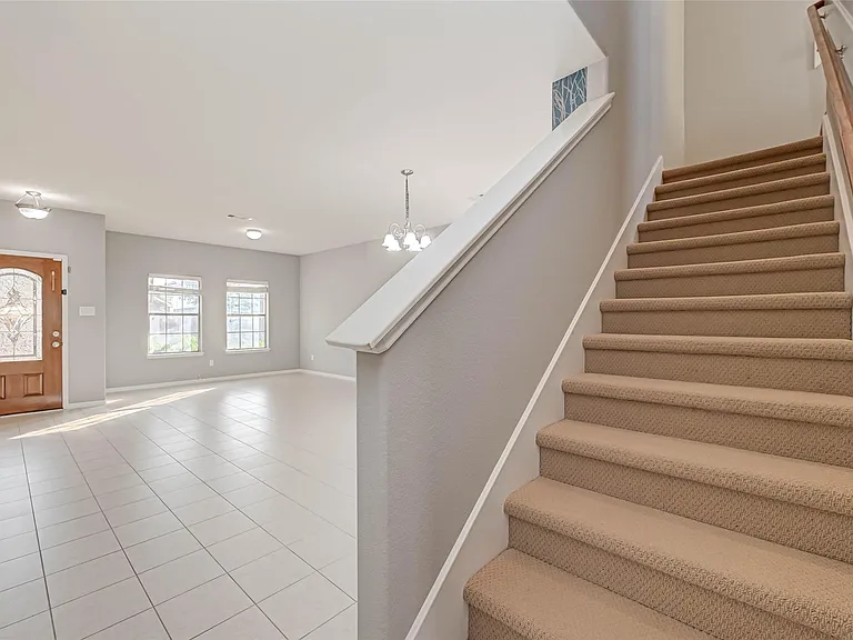 502 Mornington Ln — Photo 26