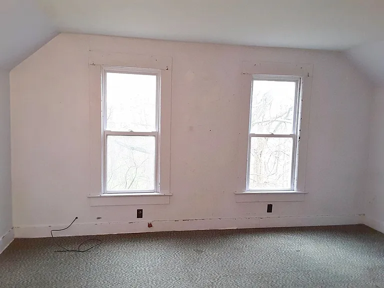 213 1/2 Crescent St — Photo 12