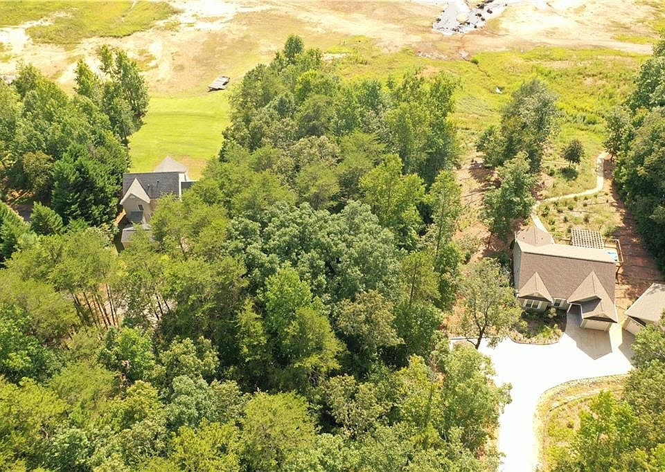 1st image of 521 The Bear Blvd