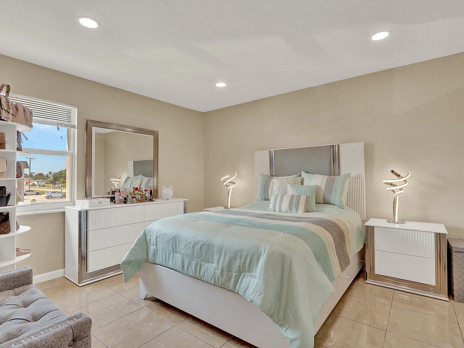 2 bed, 1.0 bath, 810 sqft, $1,950 — Photo 4