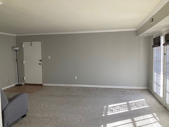 3rd image of 12711 Gordon Blvd