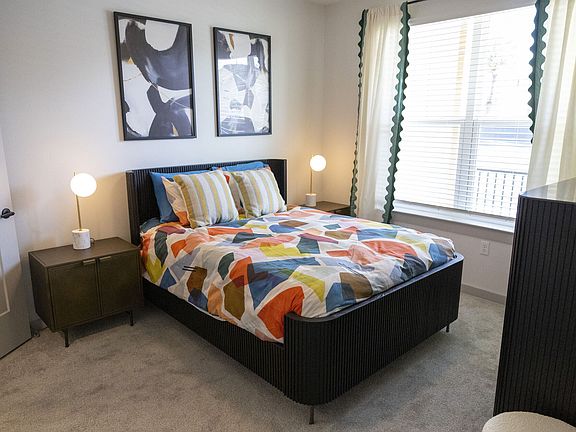 3rd image of 1148 N Main St #413