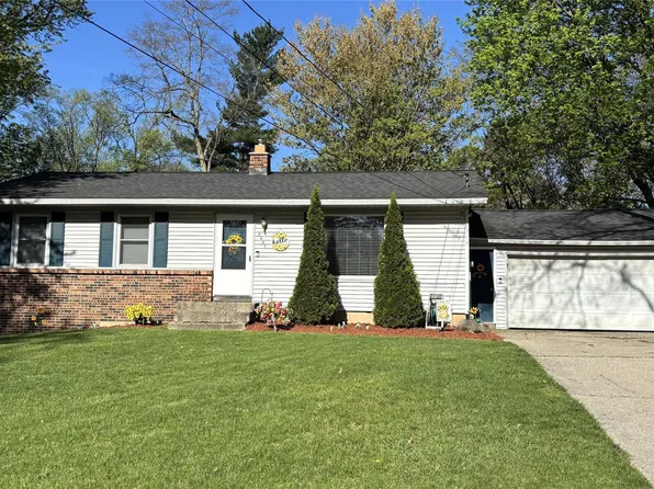 5407 Newcastle Dr SE, Kentwood, MI 49508