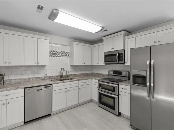 406 Stalham Rd, Chesapeake, VA 23325