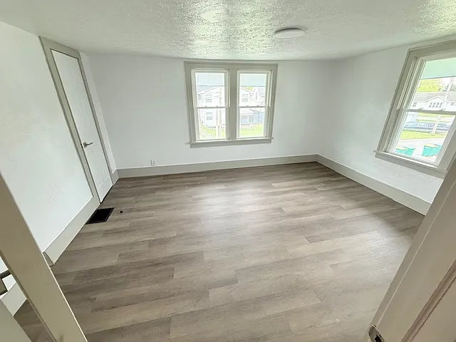 211 Columbia St — Photo 26