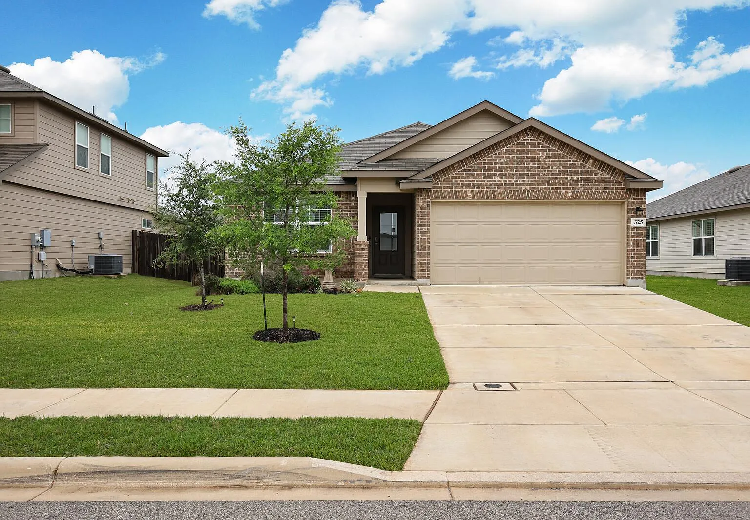 3 bed, 1442 sqft, $1,950 — Photo 1