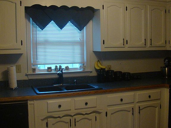 Bright and airy kitchen!