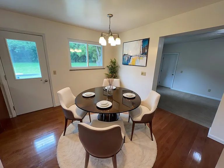 8221 Sunburst Dr — Photo 2