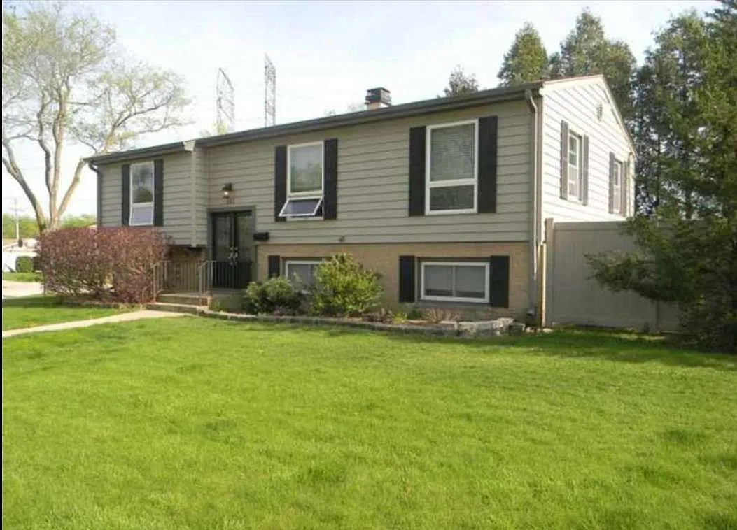 161 E Winthrop Ave photo 1