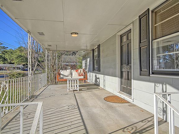 5th image of 2727 Martha Dr