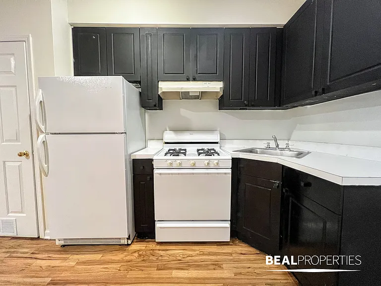 917 W Dakin St — Photo 15