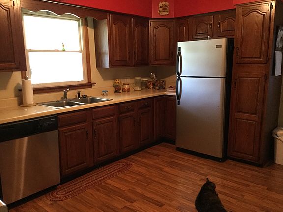 4th image of 101 Meadow Ln